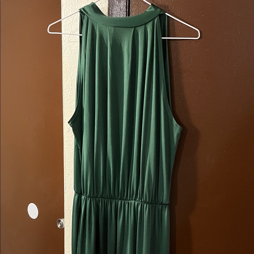 Chic Sleeveless Maxi Dress in Forest Green